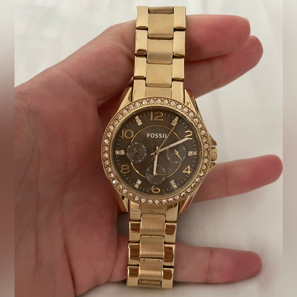 Gold women’s Fossil Riley Watch